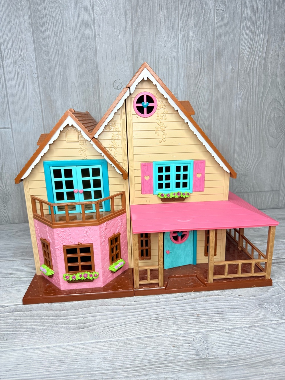 Lil Woodzeez Honeysuckle Hillside Cottage Dollhouse Pink Teal Foldable Playhouse